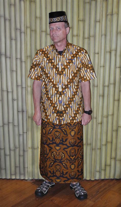 traditional indonesian clothing for men